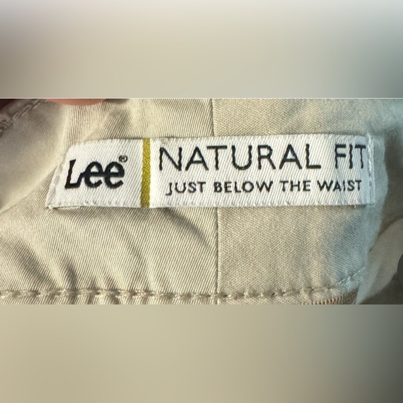 EE Just Below The Waist Khaki Shorts Beige Casual Spring Summer Size M Comfy - Picture 5 of 12